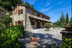 RIVERSIDE COUNTRY HOUSE FOR SALE IN VOLTERRA, TUSCANY