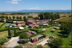 Lake Trasimeno - BOUTIQUE HOTEL WITH VINEYARDS AND SPA FOR SALE IN UMBRIA