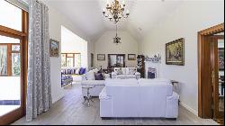 GRACIOUS, STATELY GABLED HOMESTEAD IN EXCELLENT LOCATION ON THE WORLD-RENOWNED CONSTANTIA