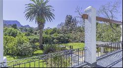 GRACIOUS, STATELY GABLED HOMESTEAD IN EXCELLENT LOCATION ON THE WORLD-RENOWNED CONSTANTIA