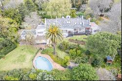 GRACIOUS, STATELY GABLED HOMESTEAD IN EXCELLENT LOCATION ON THE WORLD-RENOWNED CONSTANTIA