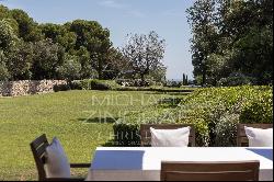 Close to Cannes - 6 bedrooms Villa in a park