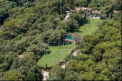 Close to Cannes - 6 bedrooms Villa in a park