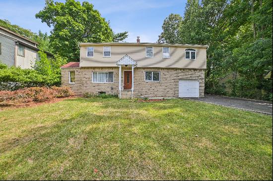 966 Pines Terrace, Franklin Lakes, NJ 07417