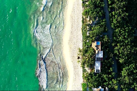 BEACHFRONT VILLA AQUA