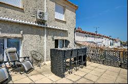 2-bedroom apartment with terraces in the center of Les Saintes Marie de la mer