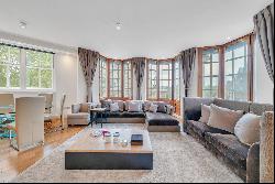 Charming three-bedroom flat nestled between South Kensington and Knightsbridge.