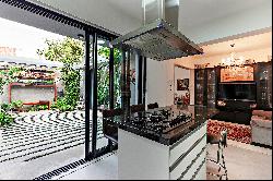 Renovated house in Jardim Paulista with tree canopy view