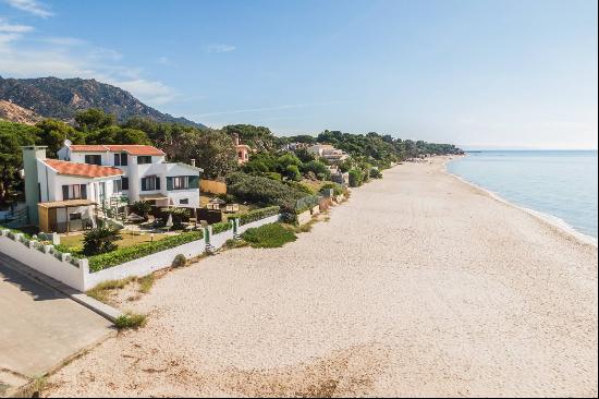 Beachfront villa in Santa Margherita di Pula