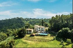 Tuscan farmhouse with dépendance and panoramic view