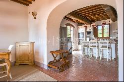 Tuscan farmhouse with dépendance and panoramic view