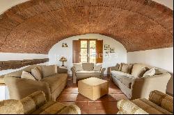 Tuscan farmhouse with dépendance and panoramic view