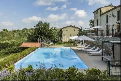 Tuscan farmhouse with dépendance and panoramic view