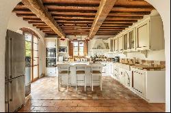 Tuscan farmhouse with dépendance and panoramic view