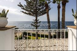 Exclusive villa with direct access to the sea of Fontane Bianche