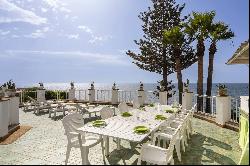 Exclusive villa with direct access to the sea of Fontane Bianche