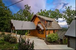 Stunning Luxury Cabin Nestles Near Downtown Blue Ridge