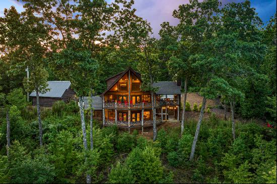 Stunning Luxury Cabin Nestles Near Downtown Blue Ridge