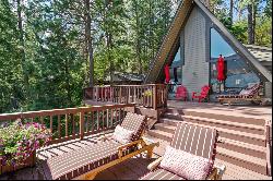 Charming Hayden Lake Cabin