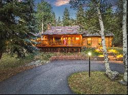 Escape to the Comforts of a Mountain Log Home!