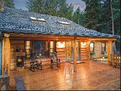 Escape to the Comforts of a Mountain Log Home!