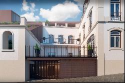 Triplex, 2 bedrooms, for Sale