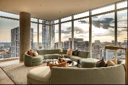 Contemporary Luxury High Rise in the Dallas Arts District 