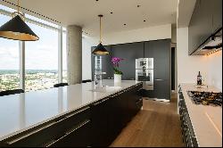 Contemporary Luxury High Rise in the Dallas Arts District 