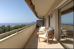 Le Cannet Residentiel - Luxurious 5-room apartment, with terrace and sea view.