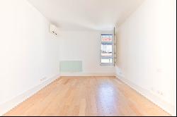 Flat, 4 bedrooms, for Rent