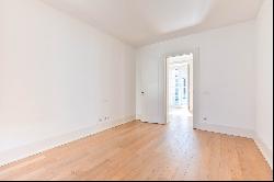 Flat, 4 bedrooms, for Rent