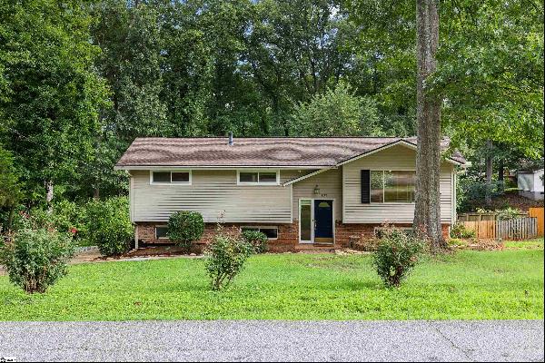 102 Indian Trail, Taylors SC 29687