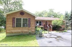 41 E Shore Drive, Hawley PA 18428