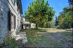 Mas with farm sheds to renovate in Saint Rémy de Provence