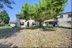 Mas with farm sheds to renovate in Saint Rémy de Provence