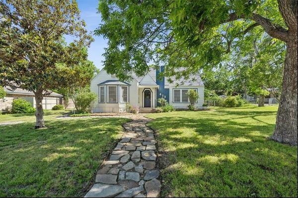 413 W Spring Street, Weatherford TX 76086