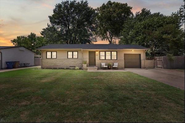 407 S Circle Dr, Derby KS 67037