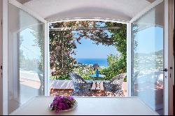 Charming villa with panoramic view of Aragonese Castle