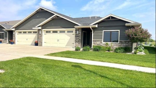 508 Ash Creek Dr, Beresford SD 57004