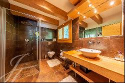 Magnificent 10 rooms chalet in the centre of Crans