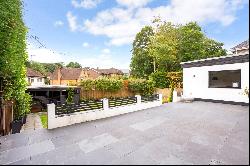 Fulmer Drive, Gerrards Cross, Buckinghamshire, SL9 7HL