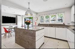 Uplands Drive, Oxshott, Leatherhead, Surrey, KT22 0JD