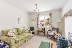 Webbs Court, Northleach, Cheltenham, Gloucestershire, GL54 3LR