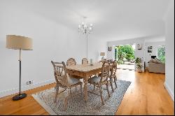 Ember Lane, East Molesey, Surrey, KT8 0BS