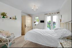 Hurstfield Road, West Molesey, Surrey, KT8 1QU