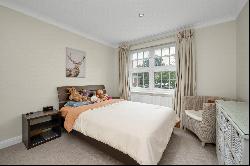 Molesey Park Road, East Molesey, Surrey, KT8 0JX