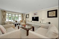 Molesey Park Road, East Molesey, Surrey, KT8 0JX