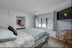 Molesey Avenue, West Molesey, Surrey, KT8 2ES