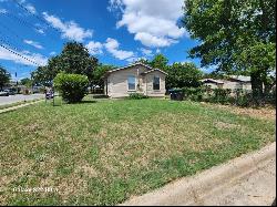 2123 Amanda Avenue, Fort Worth TX 76105