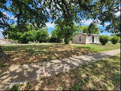 2123 Amanda Avenue, Fort Worth TX 76105